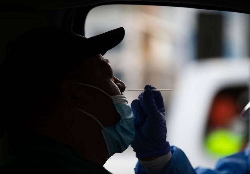 Expertos recomiendan que luego de una reunión familiar debes esperar cinco días para hacerte la prueba de COVID-19.