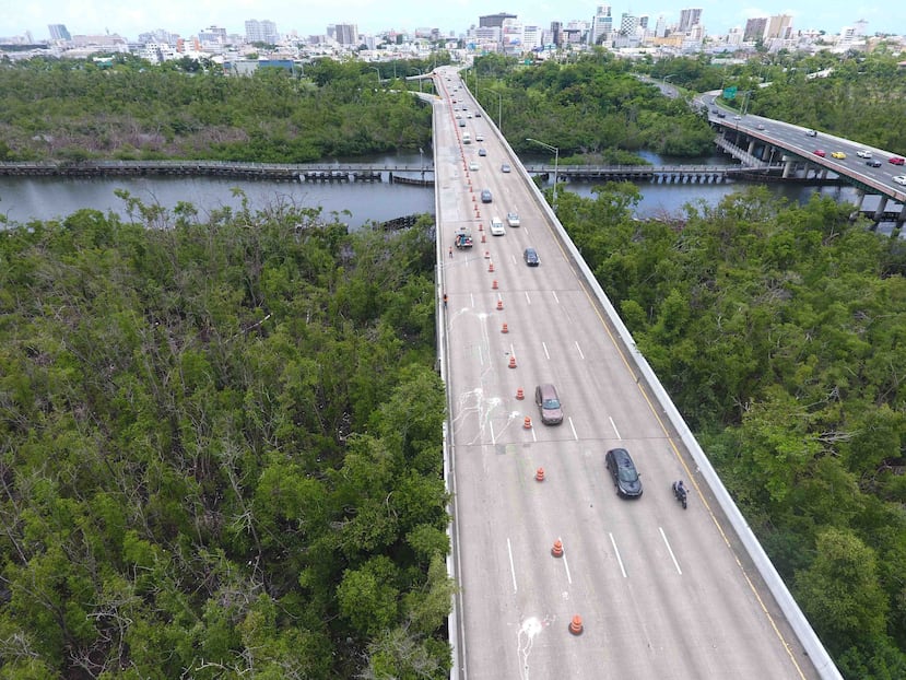 Foto aérea del puente sobre el Caño Martín Peña. (GFR Media)