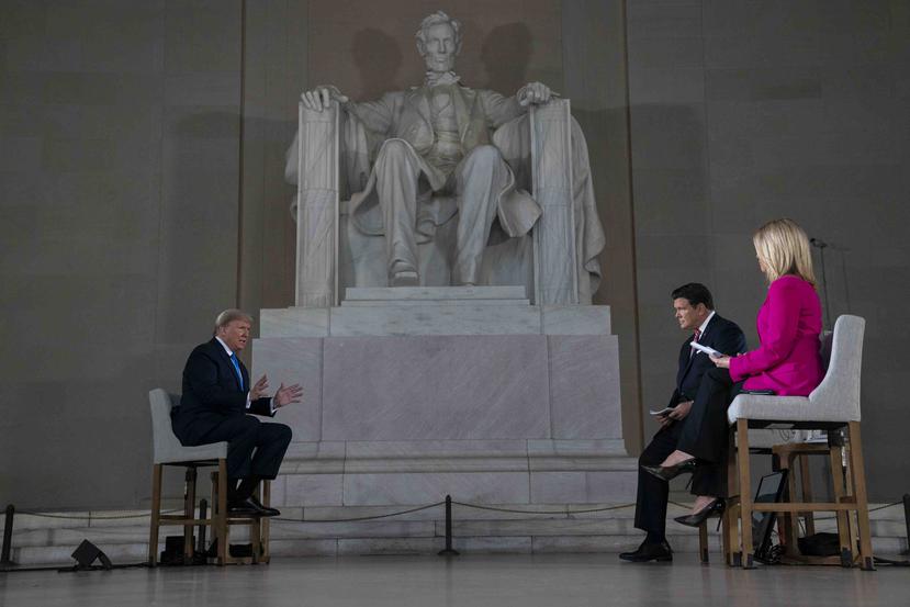 El presidente Donald Trump habla durante un foro virtual de Fox News en el Monumento a Lincoln. (AP)