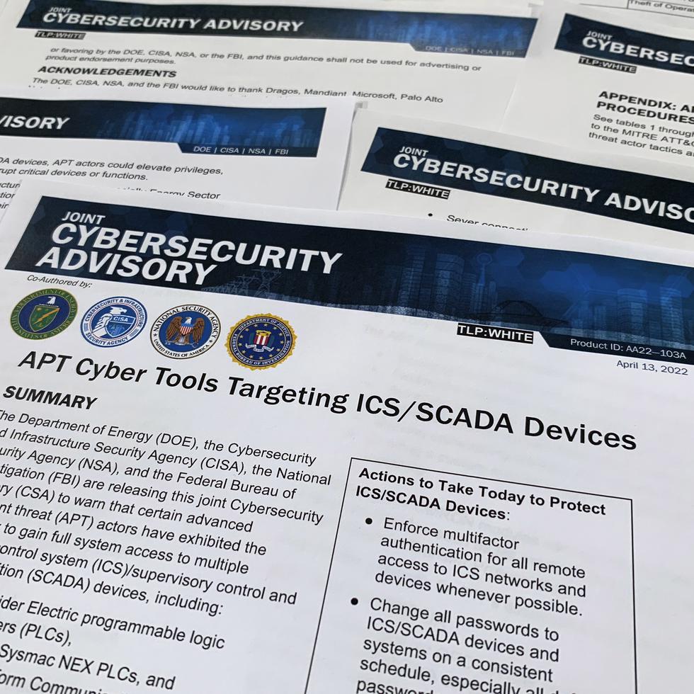 Una alerta de ciberseguridad emitida por el Departamento de Energía, la Agencia de Seguridad Nacional, el FBI y otras entidades de EEUU, en una fotografía tomada en Washington el miércoles 13 de abril de 2022.