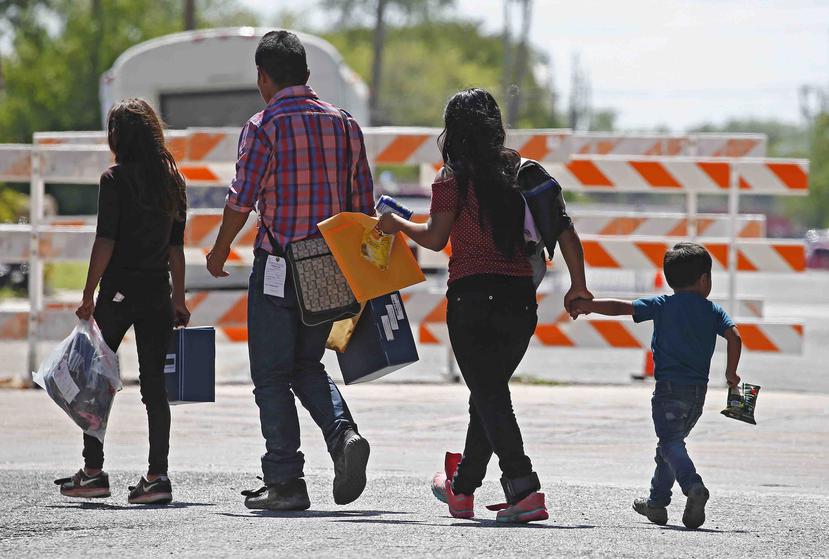 A pesar que Trump tuvo que firmar un decreto para ordenar el fin de la división de familiares por la polémica que transcendió cuando separó más de 2,500 menores de sus familias, continúa defendiendo su posición de separación de inmigrantes. (Agencia EFE)