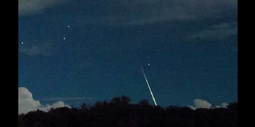 Un meteoro aparentemente de la lluvia Táuridas fue captado desde Cabo Rojo. (Suministrada / Frankie Lucena / Sociedad de Astronomía del Caribe)