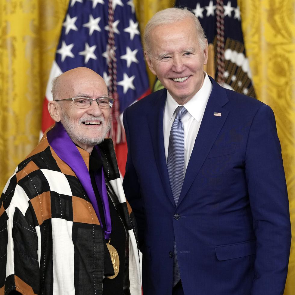 El presidente Joe Biden entregó la Medalla Nacional de las Artes al maestro Antonio Martorell, homenajeado junto al cantante José Feliciano y otra decena de artistas e instituciones.
