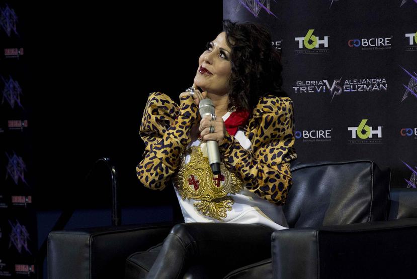 Alejandra Guzmán durante la conferencia de prensa donde anunció que  ya están escritos todos los capítulos, pero que aún no se sabe quién  hará el papel de ella.