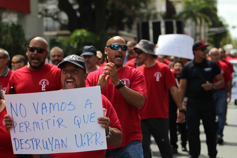 Unionados de la UPR realizaron un piquete que causó la paralización del tránsito en la avenida Ponce de León en la zona de la Milla de Oro.