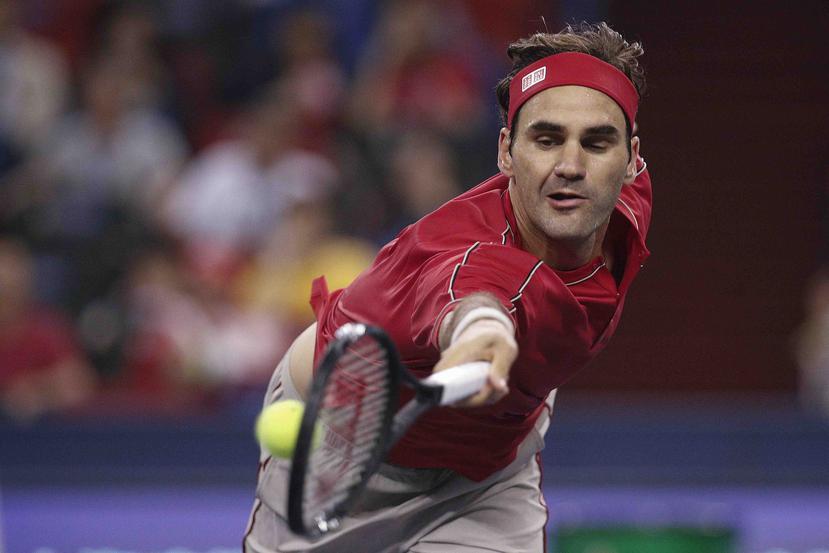 Roger Federer tenía previsto regresar a la acción en la temporada sobre grama, pero con las suspensiones por el coronavirus todo se verá aplazado. (AP)