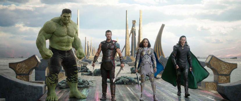 Esta imagen de Marvel Studios muestra a Hulk, Thor, Valkyrie y a Loki en una escena de "Thor: Ragnarok." (Marvel Studios vía AP)