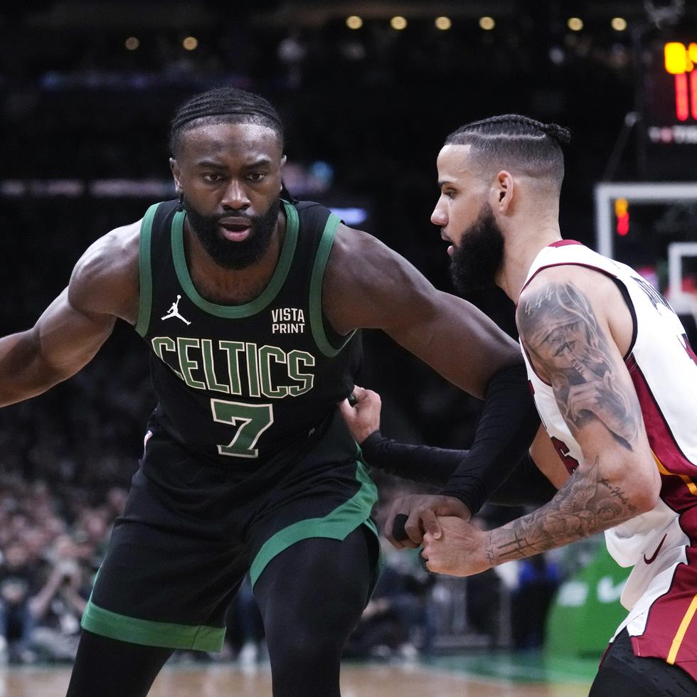 Jaylen Brown (7) y los Celtics vienen de despachar al Heat en la primera ronda.