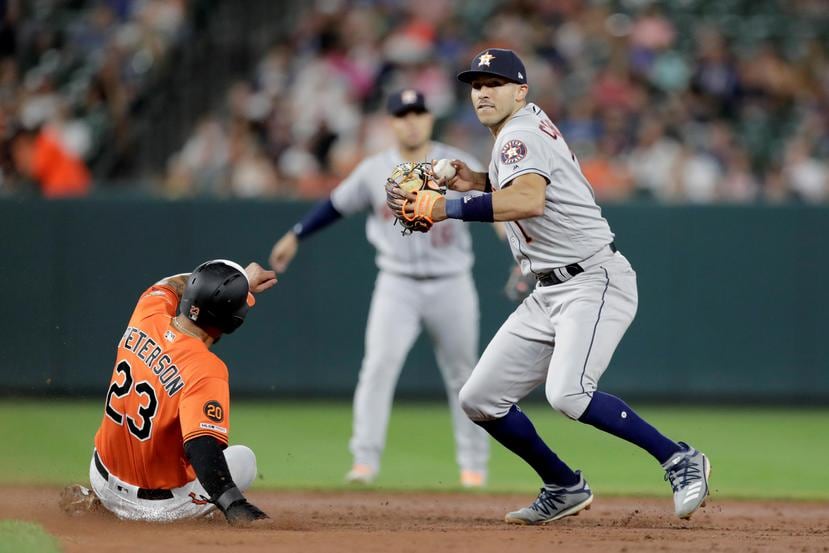 Carlos Correa solo ha defendido la posición del campocorto con los Astros de Houston. (AP)