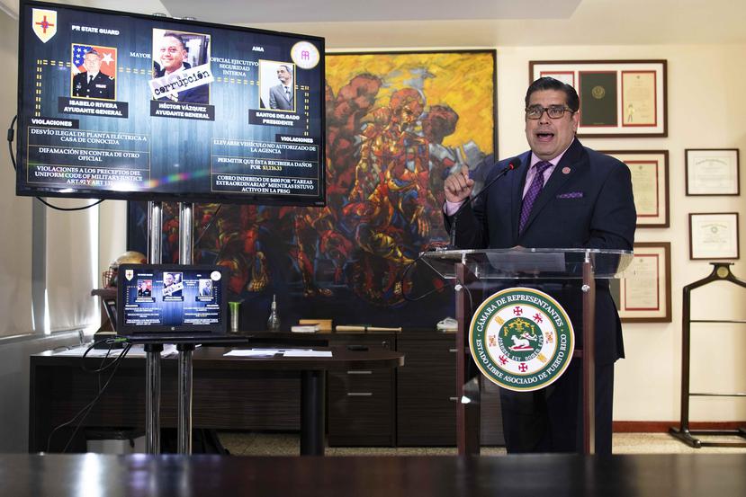 Rafael “Tatito” Hernández durante conferencia de prensa en torno a señalamientos sobre un alegado esquema de corrupción en  la Guardia Nacional.