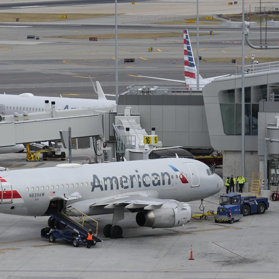 Un vuelo de American Airlines fue obligado a aterrizar de emergencia en Nuevo México debido a un "pasajero problemático"