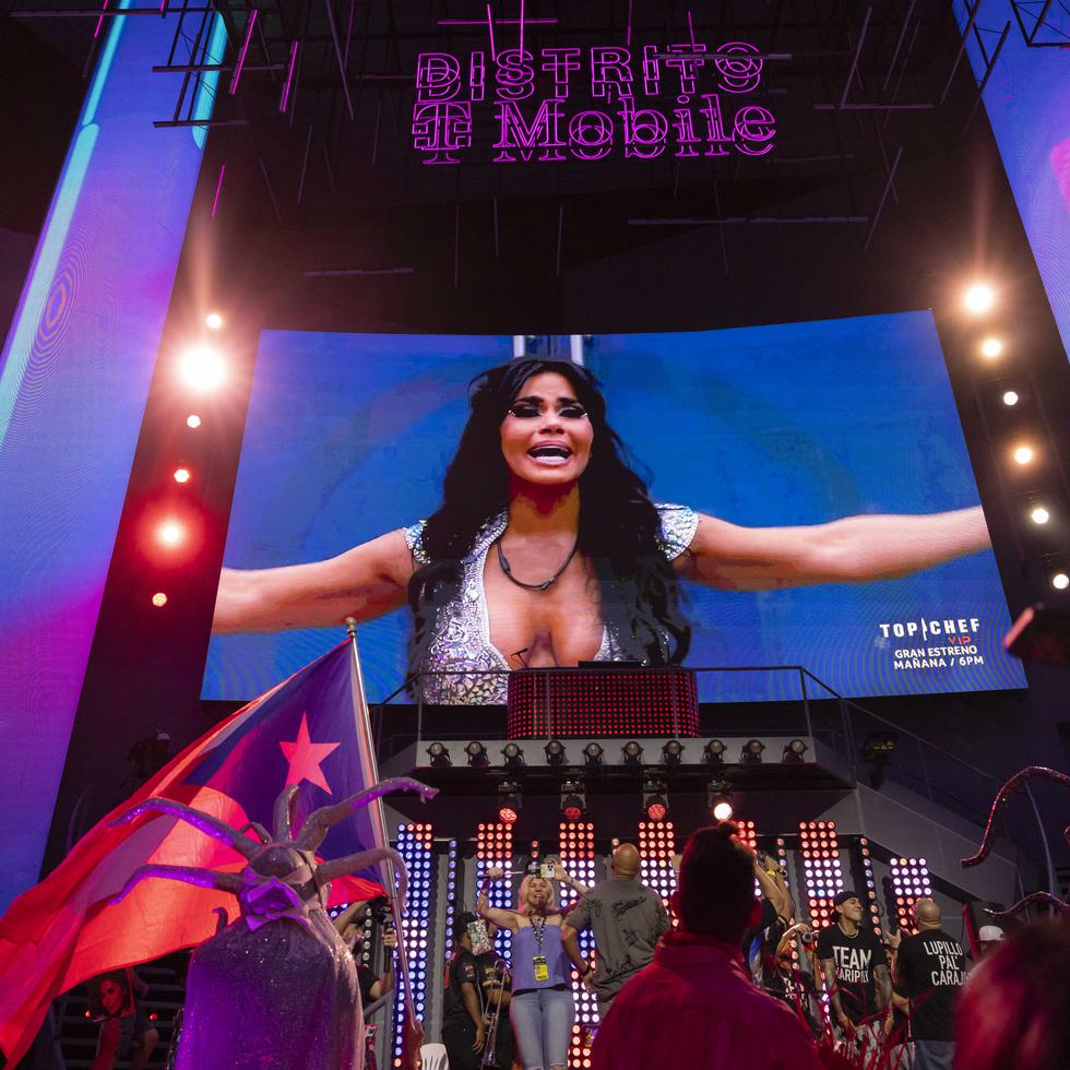 Desde el Distrito T-Mobile, el público puertorriqueño celebró la victoria de Maripily Rivera.