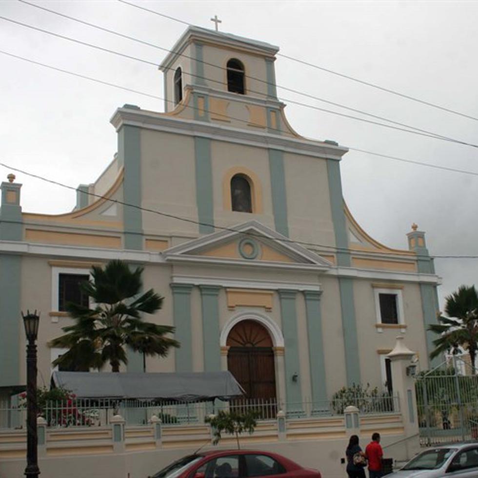 El incendio en la Catedral de San Felipe Apóstol, en Arecibo, se reportó a eso de las 5:55 a.m.