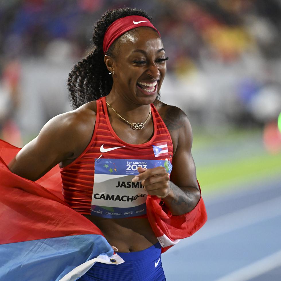 Jasmine Camacho-Quinn ganó oro en San Salvador con tiempo de 12.61 segundos.