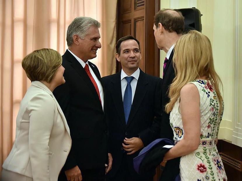 El presidente cubano Miguel Díaz-Canel Bermúdez a su salida de una reunión con congresistas de los Estados Unidos. (EFE / Estudio Revolución / Cubadebate)