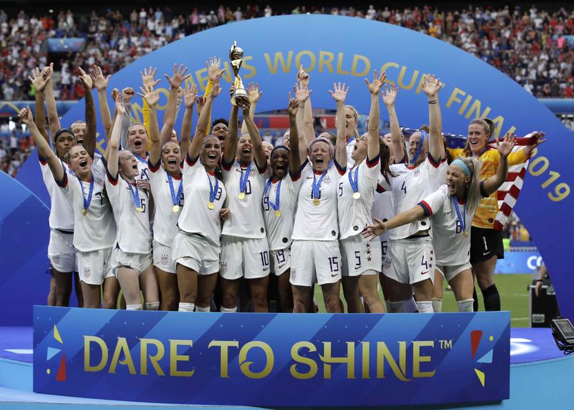 En esta foto del 7 de julio del 2019, la selección de Estados Unidos celebra tras ganar la Copa del Mundo para mujeres en Lyon, Francia. (AP/Alessandra Tarantino)