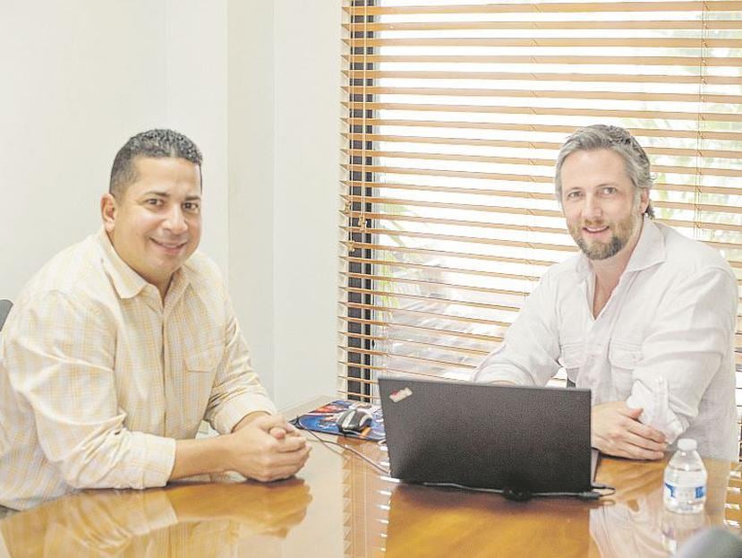 A la izquierda, Andrés Rodríguez, director de Cuentas de Y&R en Puerto Rico, junto a Luis Fernando Dugand, director regional de Planificación de Y&R. (Suministrada)