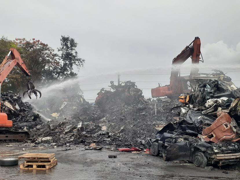 Foto suministrada por el Negociado del Cuerpo de Bomberos que muestra cómo quedó la zona en la que se desarrolló el incendio en la planta de reciclaje.