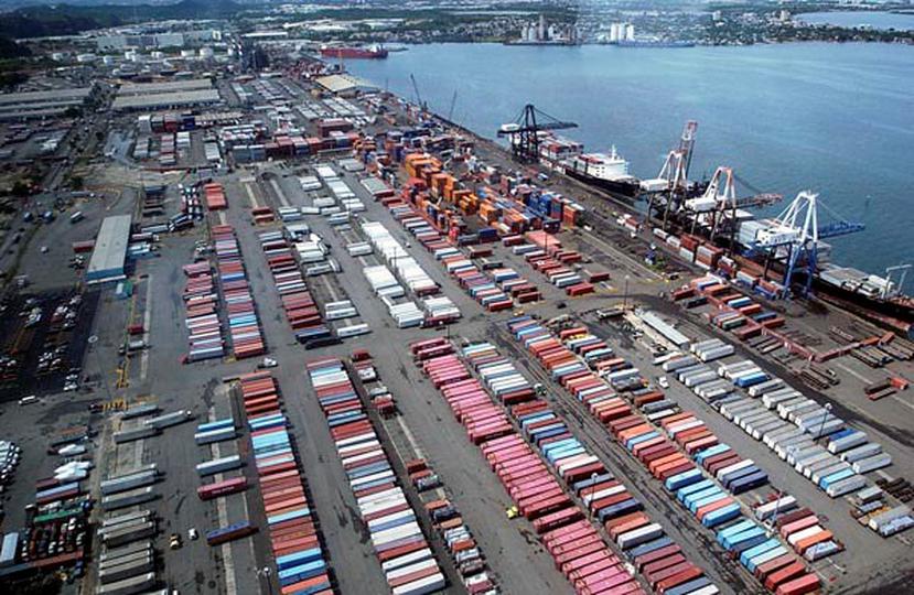 Los terminales M, N, y O en la Zona Portuaria de Puerto Nuevo se han destinado como base para los “car carriers” (barcos transportadores de vehículos) cuyas unidades son enviadas a otros destinos luego de su arribo a la isla.