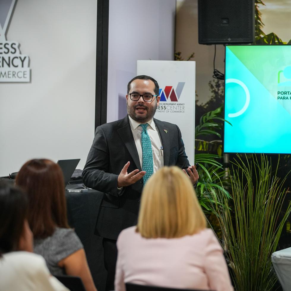 Gabriel Maldonado, secretario del Trabajo, presentó hoy el nuevo portal a patronos y jefes de agencia.