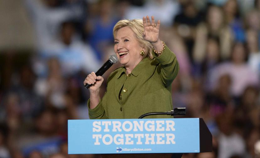 La candidata demócrata a la presidencia de EE.UU., Hillary Clinton, habla durante un acto de campaña en Florida. (EFE)