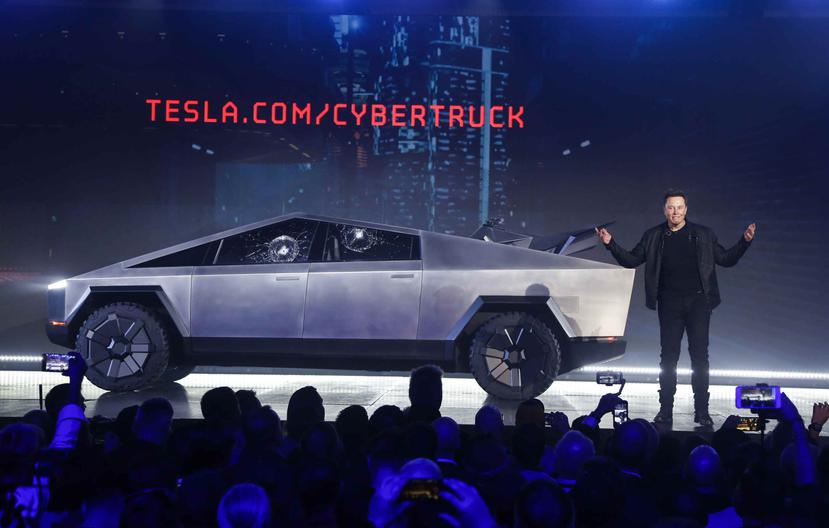Elon Musk, CEO de Tesla, durante la revelación de la nueva Cybertruck. (AP Photo/Ringo H.W. Chiu)