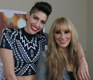 El dúo Ha*Ash integrado por las hermanas Ashley Pérez Mosa, izquierda, y Hanna Pérez Mosa, posa durante una entrevista para promover su concierto en la Ciudad de México.
