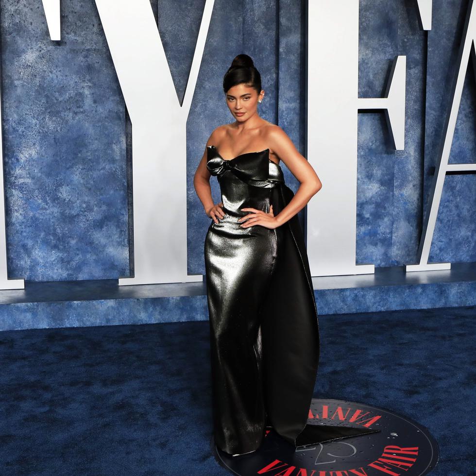 Kylie Jenner en la alfombra azul de la fiesta de Vanity Fair.