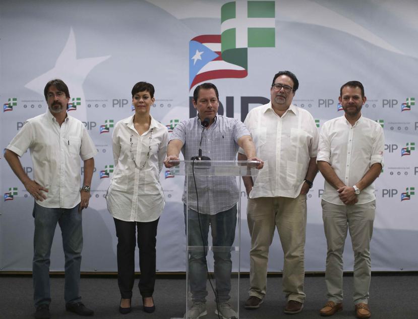 Desde la izquierda, Hugo Rodríguez, María de Lourdes Santiago, Juan Dalmau, Denis Márquez y Adrián González.