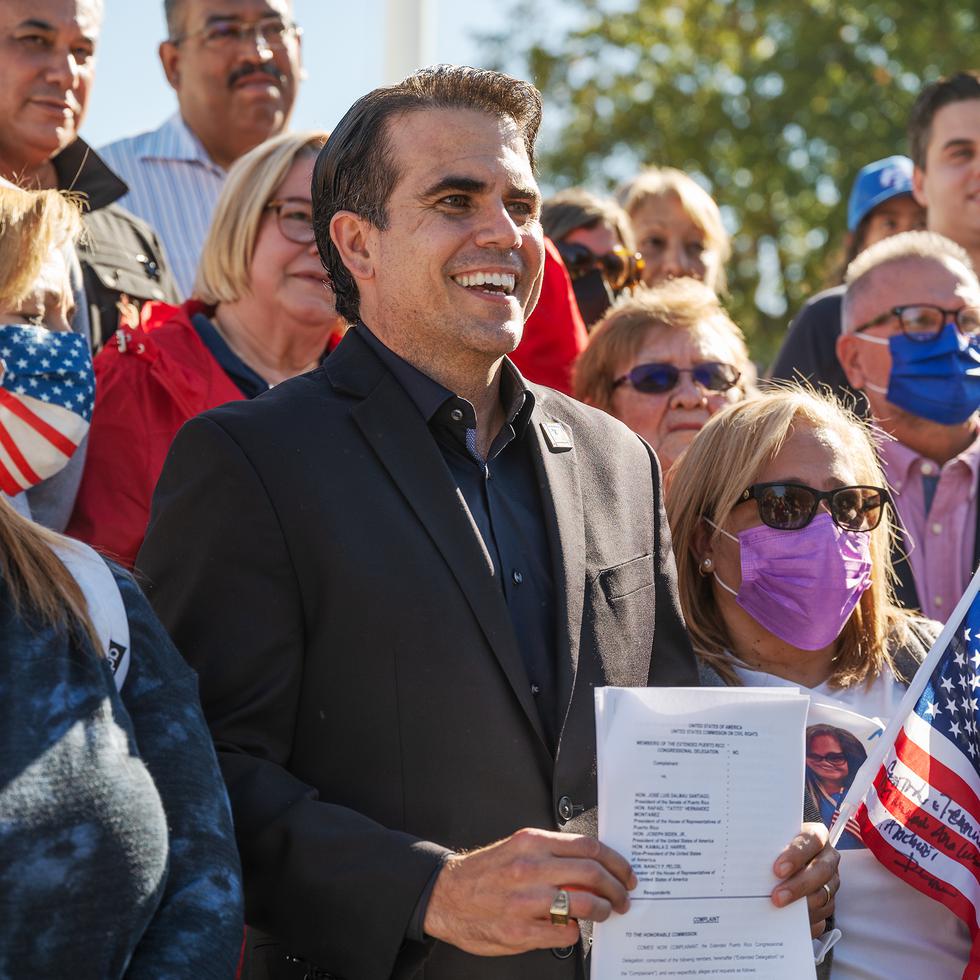 Former Governor of Puerto Rico Ricardo Rosselló joins supporters of Puerto Rican statehood as they demonstrate while the Supreme Court hears the case United States v. Vaello-Madero regarding a federal law that denies disability benefits to U.S. citizens living in Puerto Rico in Washington, DC on November 09, 2021. (Photo by Craig Hudson for El Nuevo Día)