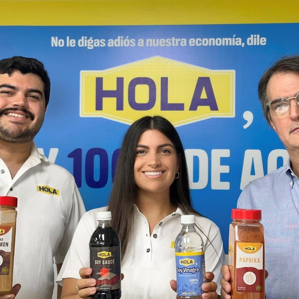 Desde la izquierda: Andrés Zayas, fundador y presidente de AZ Foods; Camille Zayas, gerente de la marca Hola, y Andrés Zayas Luaces, presidente de AZ Consumer.