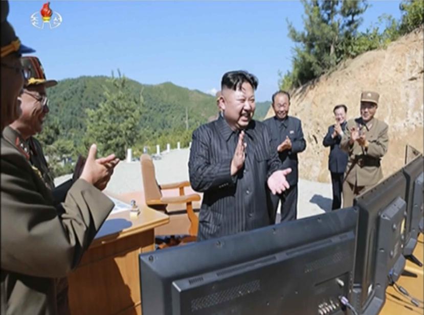Corea del Norte ha realizado lanzamientos en el pasado que sus detractores describieron como pruebas encubiertas de su tecnología de misiles de largo alcance. (AP)