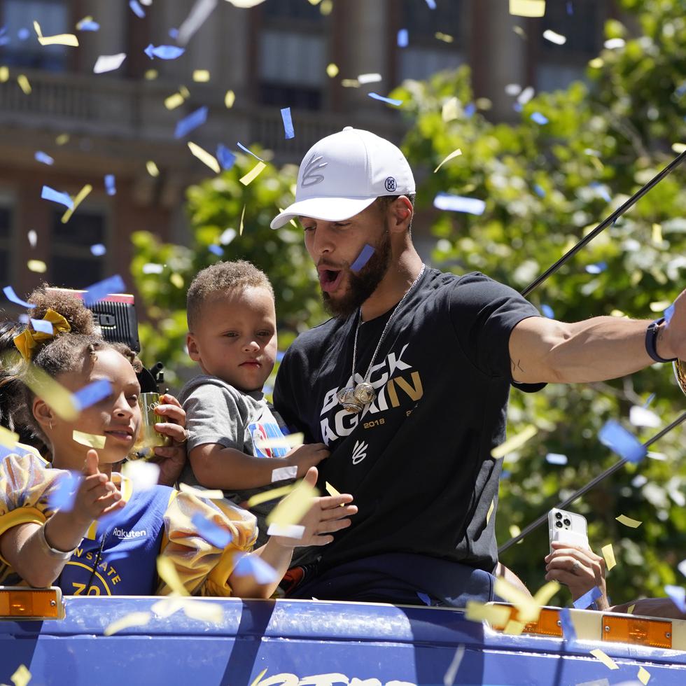 Stephen Curry a la multitud que salió a las calles de San Francisco para celebrar el campeonato de Golden State.