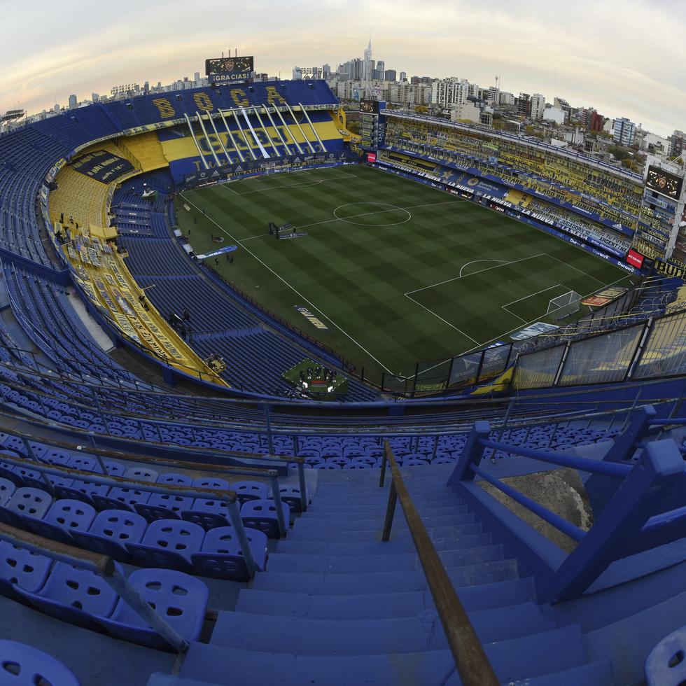 Las gradas vacías del estadio La Bombonera de Buenos Aires previo al partido entre Boca Juniors y River Plate por la Copa de la Liga Profesional de Argentina.