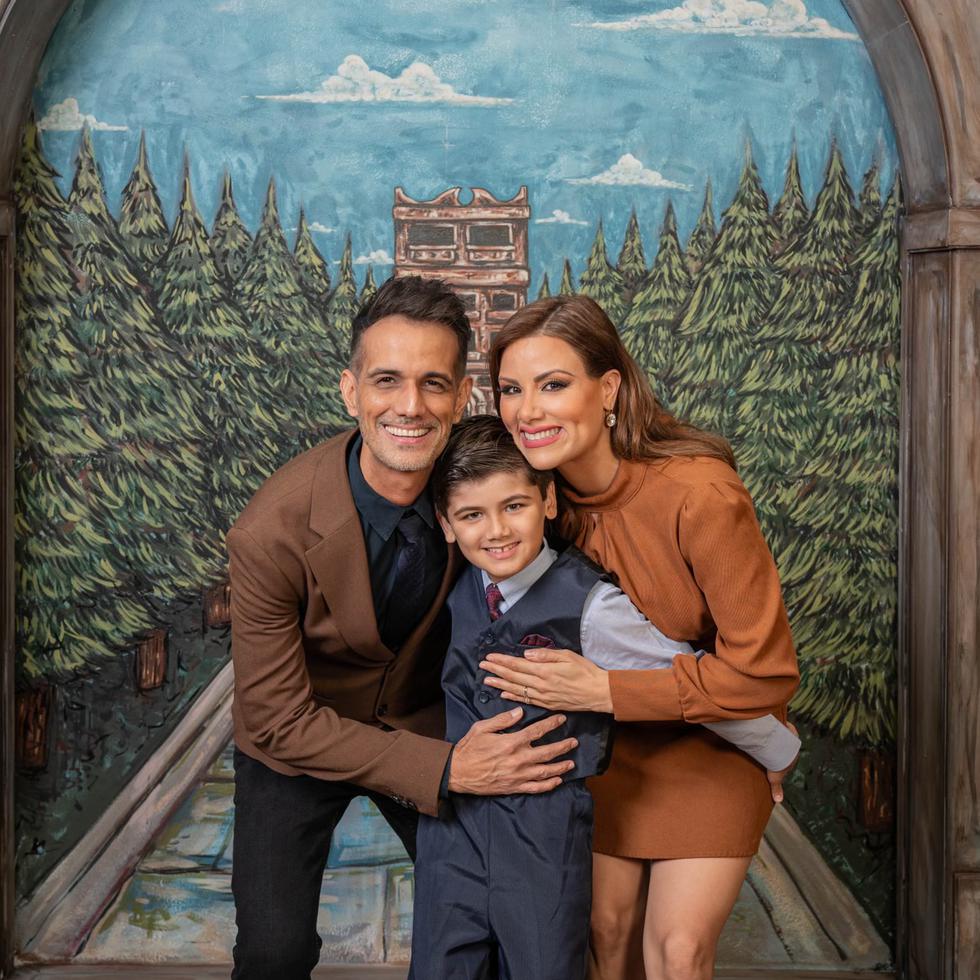 Shanira Blanco con su esposo, Augusto Ayala, y su hijo Mateo.