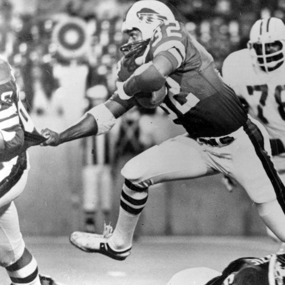 O.J. Simpson comenzó su carrera en la NFL con los Bills de Buffalo.