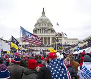 ARCHIVO - Partidarios del entonces presidente estadounidense Donald Trump se congregan junto al Capitolio el 6 de enero del 2021.  (AP Foto/Jose Luis Magana)