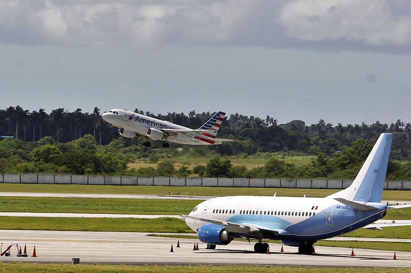 Un avión de American Airlines despega del aeropuerto José Martí, en La Habana. (GFR Media)