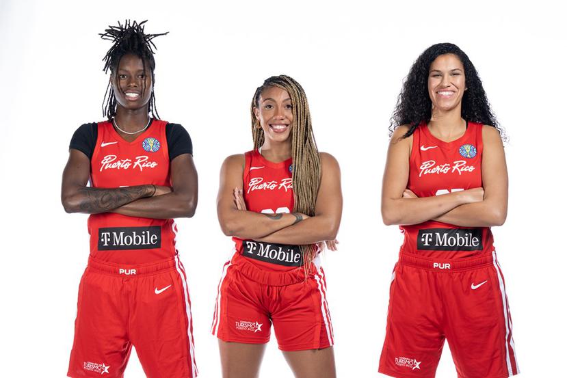 Mya Hollingshed, Arella Guirantes e Isalys Quiñones, tres de las integrantes de la Selección Nacional femenina de baloncesto.