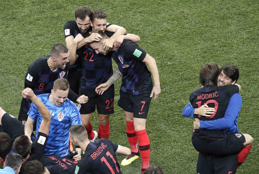 Croacia celebra su pase a los cuartos de final tras vencer a Dinamarca. (AP)