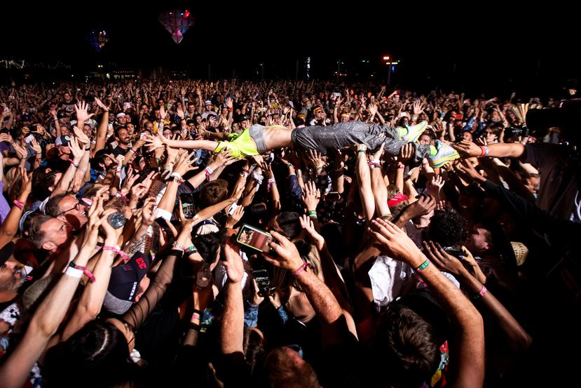 Indio (United States), 21/04/2019.- (FILE) - Sofi of US duo Sofi Tukker jumps into the crowd while performing during the Coachella Valley Music and Arts Festival in Indio, near Palm Springs, California, USA, 21 April 2019 (reissued 30 January 2021). The Riverside County Public Health Office announced on 29 January that the Coachella Festival and the Stagecoach Festival, both scheduled for April 2021, have been cancelled over coronavirus woes. The two festivals had already been postponed in April 2020 during the early stages of the Covid-19 pandemic. (Estados Unidos) EFE/EPA/ETIENNE LAURENT
