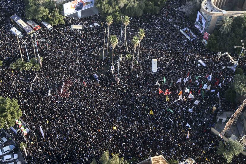 Vista aérea del funeral de Qassem Soleimani.(AP)