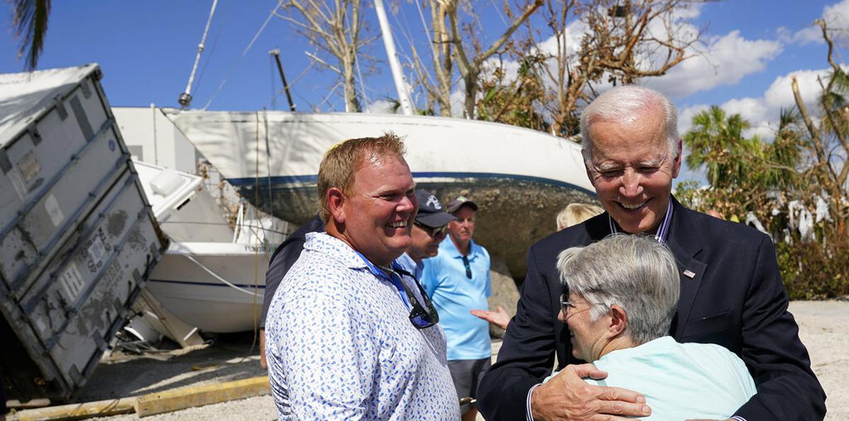 El presidente Joe Biden llegó el miércoles 5 de octubre de 2022 al aeropuerto de Fort Myers, en el suroeste de Florida, donde hizo una visita al corazón del desastre ocasionado por el huracán Ian.