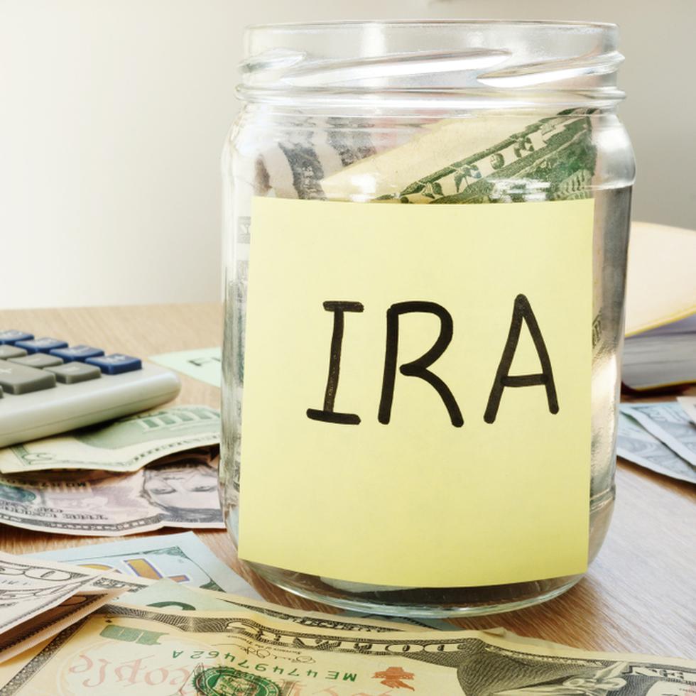 Según el contador público autorizado (CPA) Rafael De Rojas, una de las alternativas más beneficiosas es la creación de una cuenta de retiro individual (IRA) que permite deducir hasta $5,000 del ingreso sujeto a tributación.