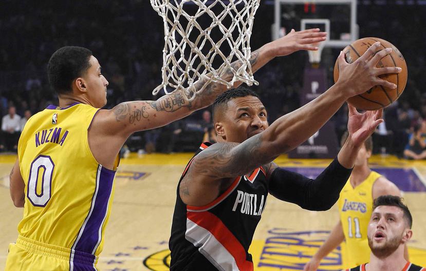 Lillard aportó 39 puntos, incluidos 19 en el cuarto periodo, y encabezó la remontada de los Trail Blazers ante los Lakers de Los Ángeles. (AP)