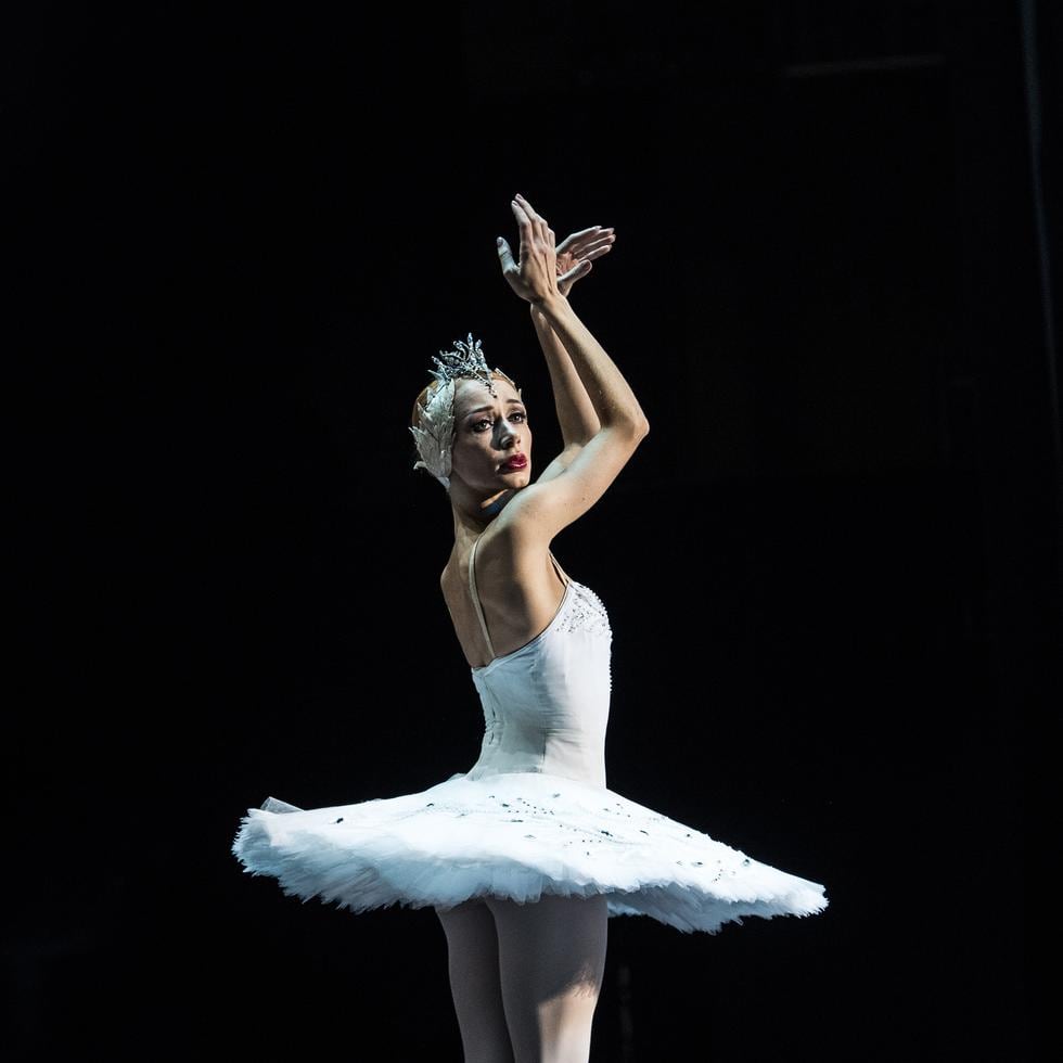 Iana Salenko, bailarina principal del Staatsballett, en Berlin, da vida al personaje de "Odette".