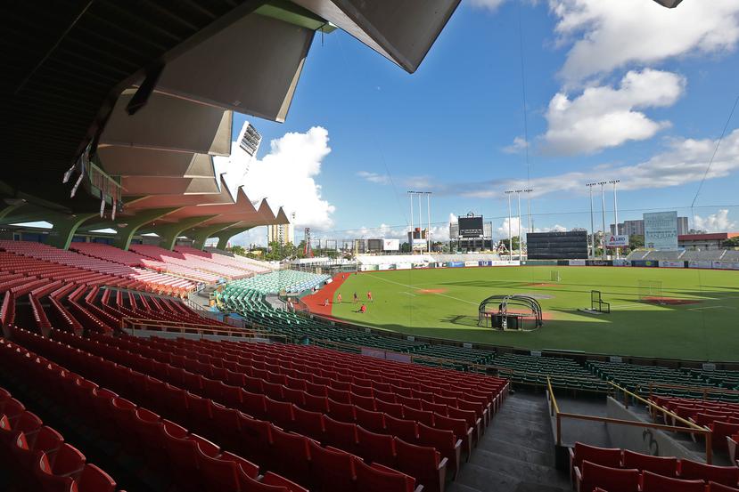 Vista del estadio Hiram Bithorn, hogar de los Cangrejeros de Santurce y el RA12 en la pelota invernal, activa con su torneo 2021-22.