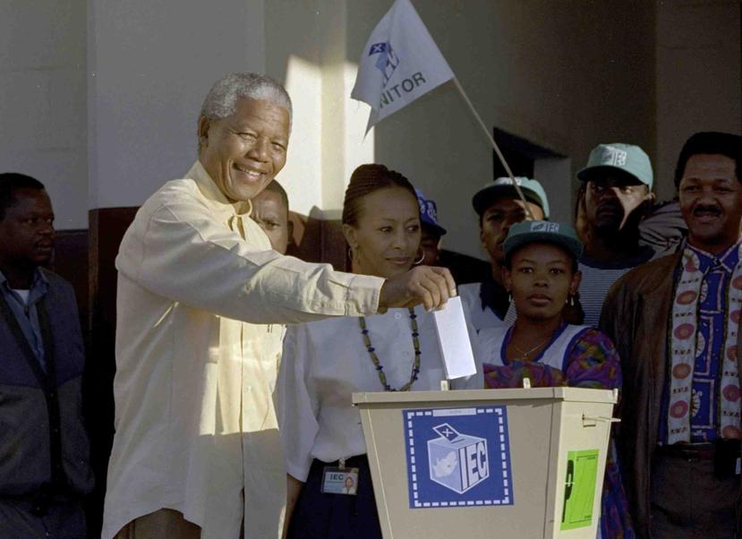 En total, Nelson Mandela completó 22 bocetos de imágenes que tuvieron un significado para él, tanto simbólico como emocional, durante su encarcelamiento en Robben Island. (AP / John Parkin)