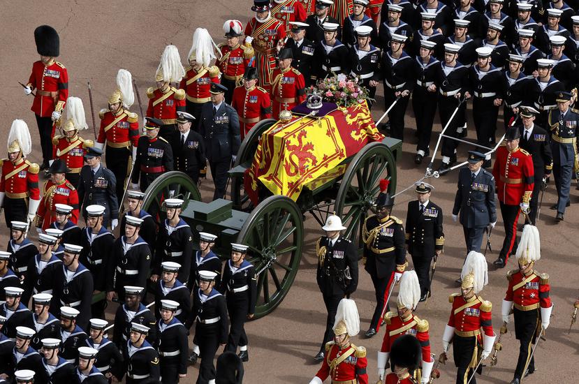 Queen Elizabeth II's funeral cortege borne on the State Gun Carriage of the Royal Navy travels along The Mall  in London, Monday, Sept. 19, 2022. (Chip Somodevilla/Pool Photo via AP)