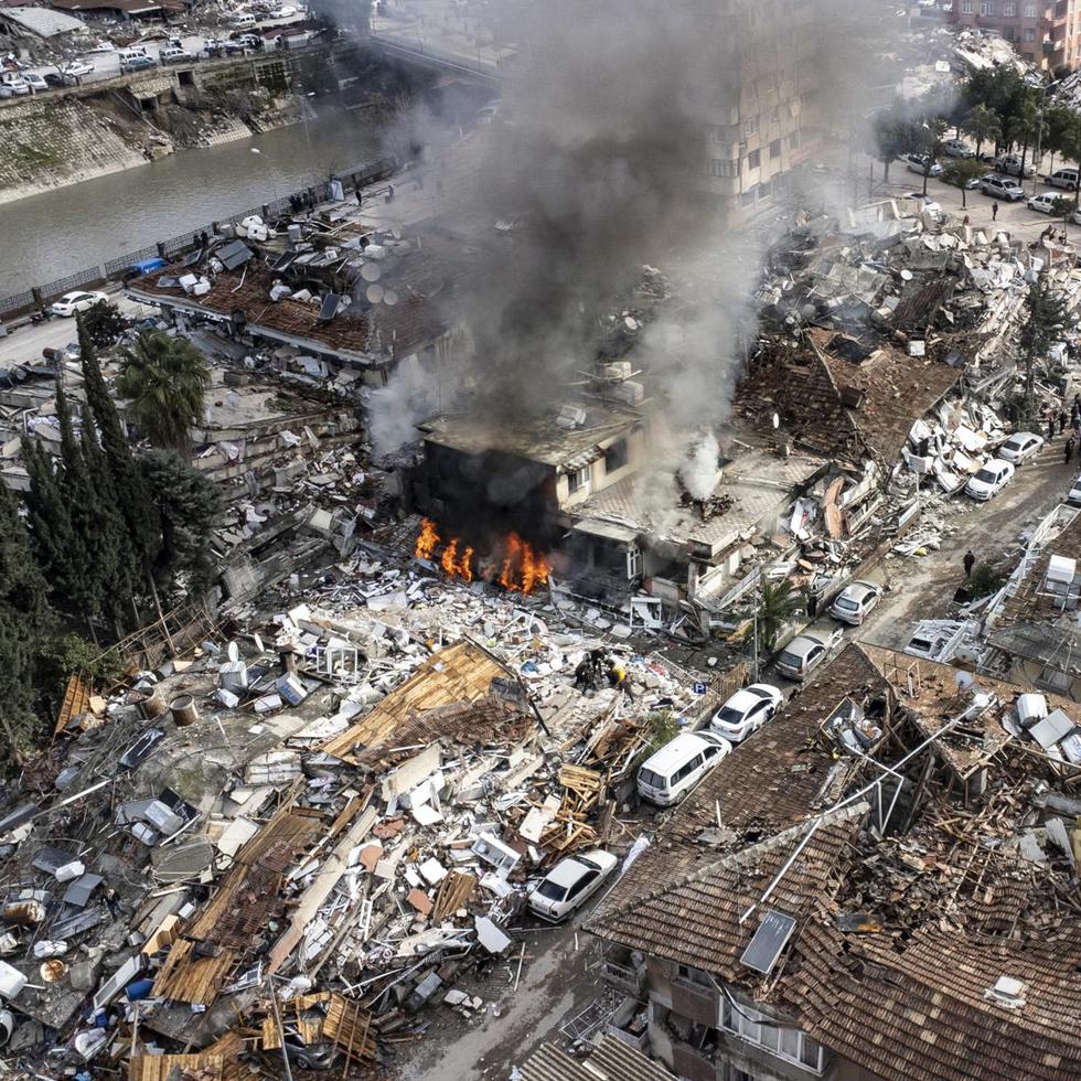 Vista desde un dron de un gran número de edificios colapsados a causa del potente terremoto que azotó el pasado lunes el sureste de Turquía.